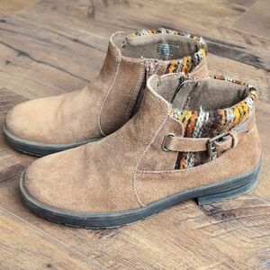 Earth Origins Tate Suede Ankle Boots